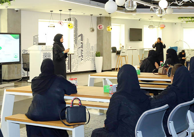 اللجنة النسائية في هيئة كهرباء ومياه دبي تنظم محاضرة توعوية حول أحكام الموارد البشرية الخاصة بالموظفات