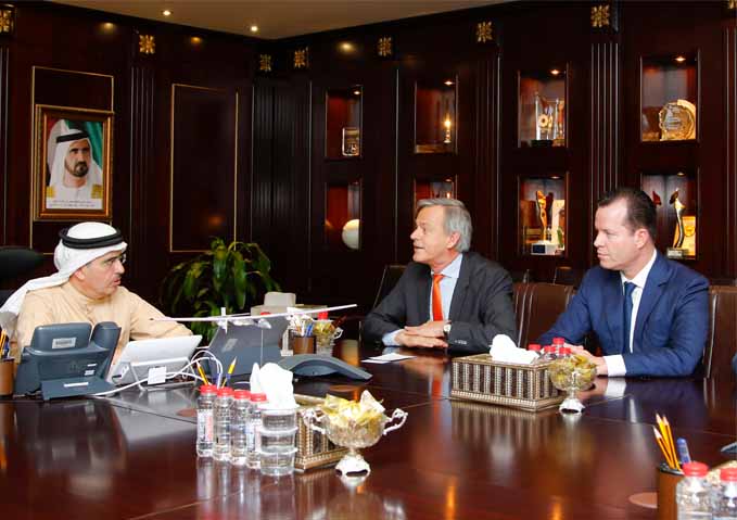 سعادة سعيد محمد الطاير يبحث تعزيز أطر التعاون مع السفير الألماني لدى الدولة