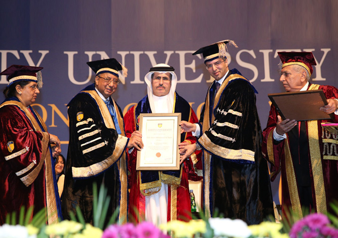 جامعة "أميتي" تمنح سعادة/ سعيد محمد الطاير شهادة دكتوراه فخرية