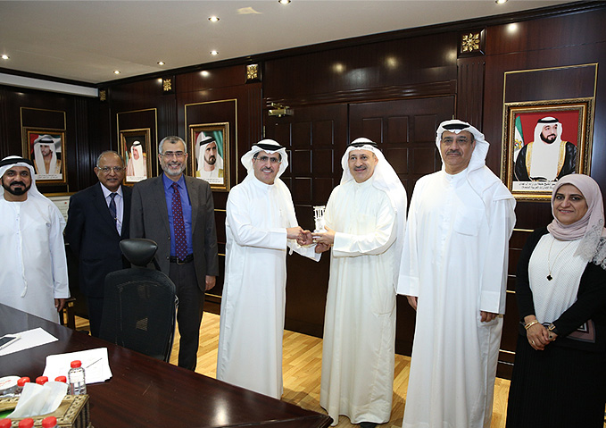 سعادة/ سعيد محمد الطاير يستعرض تجربة دبي المميزة في تطوير قطاع الطاقة المتجددة أمام شركة البترول الوطنية الكويتية 