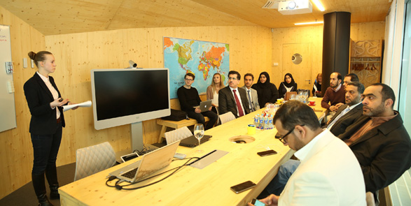 العضو المنتدب الرئيس التنفيذي لهيئة كهرباء ومياه دبي يلتقي عدداً من مسؤولي المؤسسات الحكومية والخاصة في إستونيا