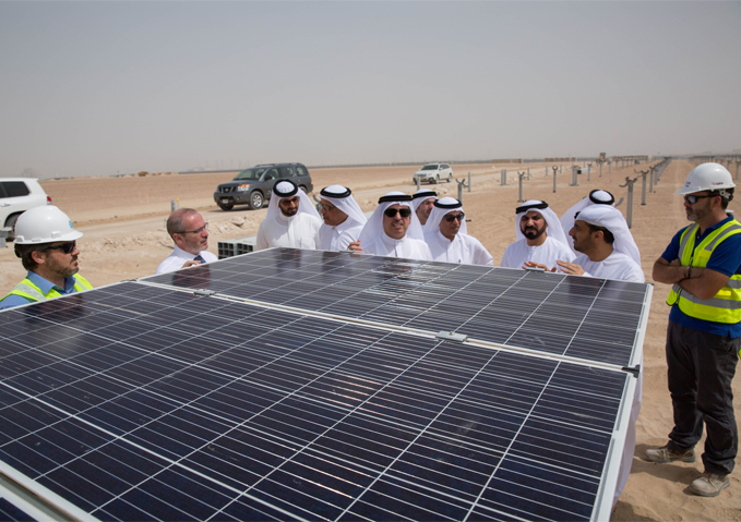 سعادة سعيد محمد الطاير يتفقد الأعمال الانشائية للمرحلة الثالثة من مجمع "محمد بن راشد آل مكتوم للطاقة الشمسية" بقدرة 800 ميجاوات