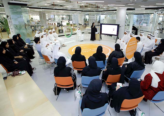 هيئة كهرباء ومياه دبي تنظم حلقة شبابية تحت شعار "الإمارات ... حاضنة شباب العالم"