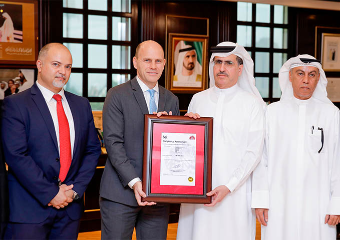 هيئة كهرباء ومياه دبي أول مؤسسة خدماتية على مستوى العالم تحصل على شهادة المعيار البريطاني في الحوكمة الفعالة (BS 13500:2013) أخبار الهيئة