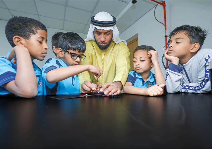 هيئة كهرباء ومياه دبي تطلق برنامجاً لتعزيز الابتكار بين طلاب المدارس 
