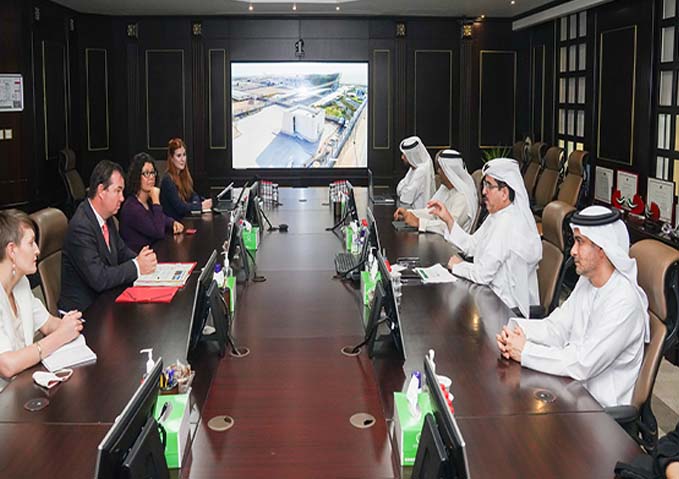 معالي سعيد الطاير يستقبل وزير المعاشات والشمول المالي في المملكة المتحدة على رأس وفد رفيع المستوى