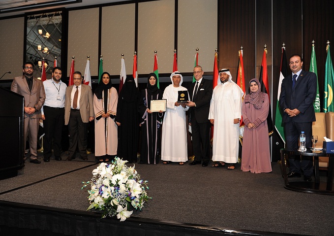 هيئة كهرباء ومياه دبي تفوز بجائزة  درع التميز الذهبي