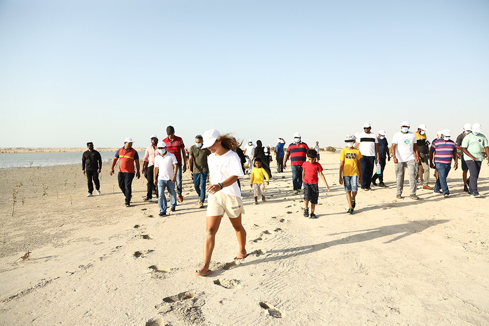 DEWA Participates in Beach Cleaning