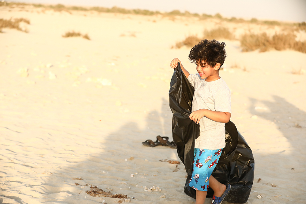 DEWA Participates in Beach Cleaning