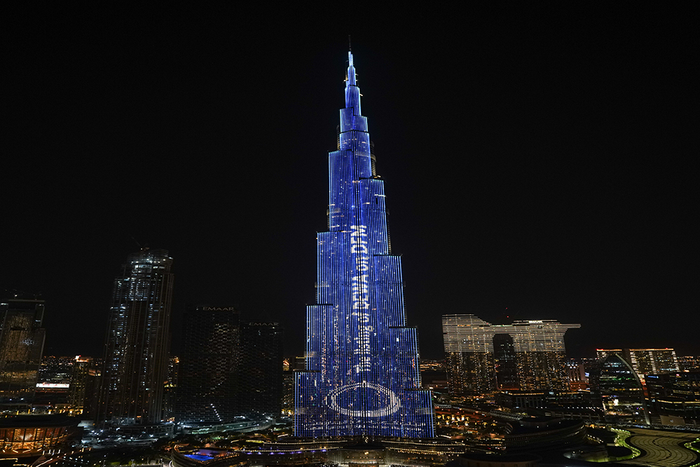 برج خليفة يحتفي ببدء تداول أسهم الهيئة في سوق دبي المالي