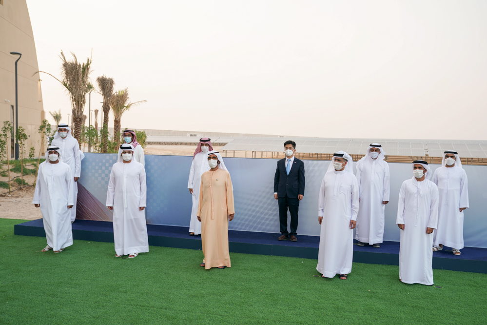 المشروع الأول من المرحلة الخامسة في مجمع محمد بن راشد آل مكتوم للطاقة الشمسيةالمشروع الأول من المرحلة الخامسة في مجمع محمد بن راشد آل مكتوم للطاقة الشمسيةv