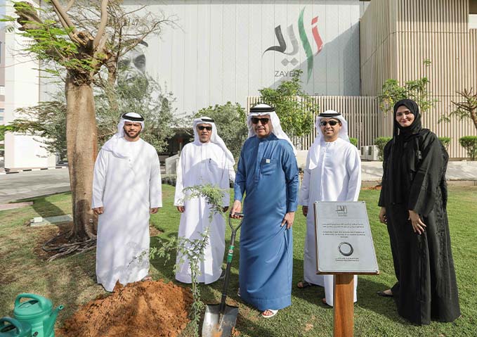 هيئة كهرباء ومياه دبي تحتفل بيوم الأرض بزراعة أشجار الغاف في مبناها الرئيس وتوزيع 650 شجرة غاف على الموظفين والمنشآت التعليمية في دبي