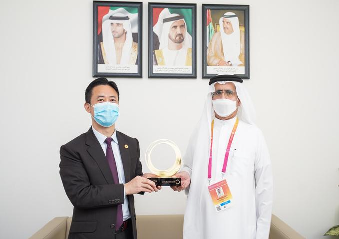 High-level delegation from Huawei visits DEWA’s pavilion at Expo 2020 Dubai and reviews its key projects and initiatives
