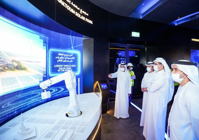 معالي سعيد محمد الطاير يتفقد جناح هيئة كهرباء ومياه دبي في إكسبو 2020 دبي