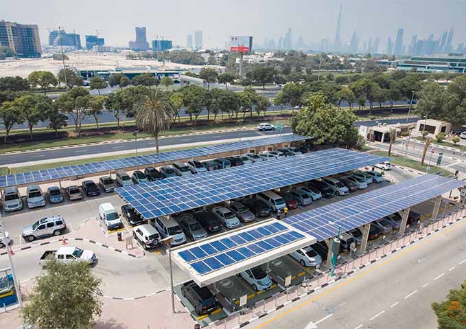 هيئة كهرباء ومياه دبي تبدأ تشغيل مشروع نظام الطاقة الشمسية على مواقف السيارات في مبناها الرئيس ومبنى وزارة التغير المناخي والبيئة