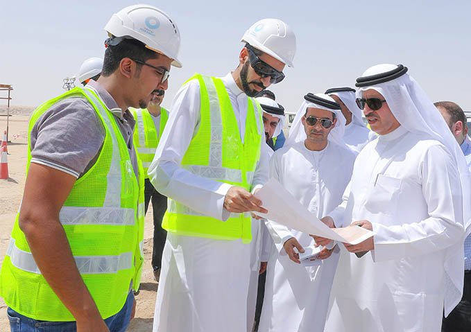 سعيد محمد الطاير يتابع تقدم سير العمل في مشروع المرحلة الرابعة ضمن "مجمع محمد بن راشد آل مكتوم للطاقة الشمسية" بقدرة 700 ميجاوات