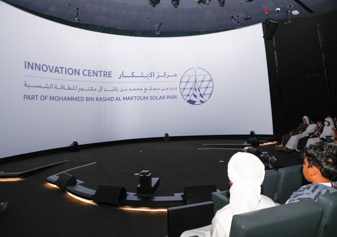  مركز الابتكار التابع لهيئة كهرباء ومياه دبي يستقبل وفداً طلابياً من مؤسسة وطني الإمارات