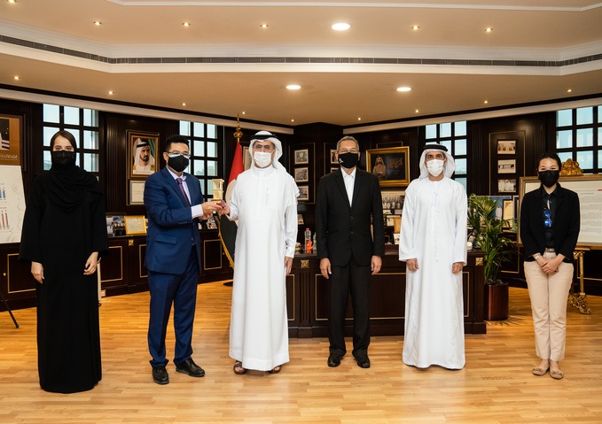 سعيد محمد الطاير يبحث تعزيز أطر التعاون المشترك مع مركز التكنولوجيا الخضراء وتغيير المناخ الماليزي