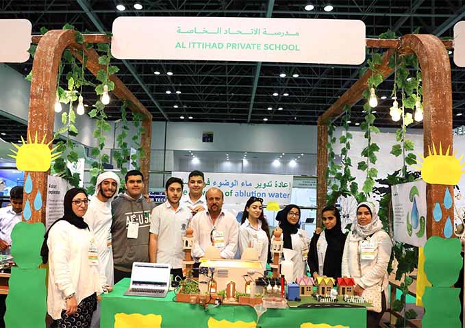 طلبة الجامعات يعرضون مشاريعهم المبتكرة في الاستدامة والطاقة والتدوير