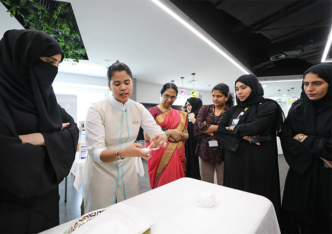 اللجنة النسائية في هيئة كهرباء ومياه دبي تنظم ورشاً متنوعةً للموظفات حول أُسس التدبير المنزلي