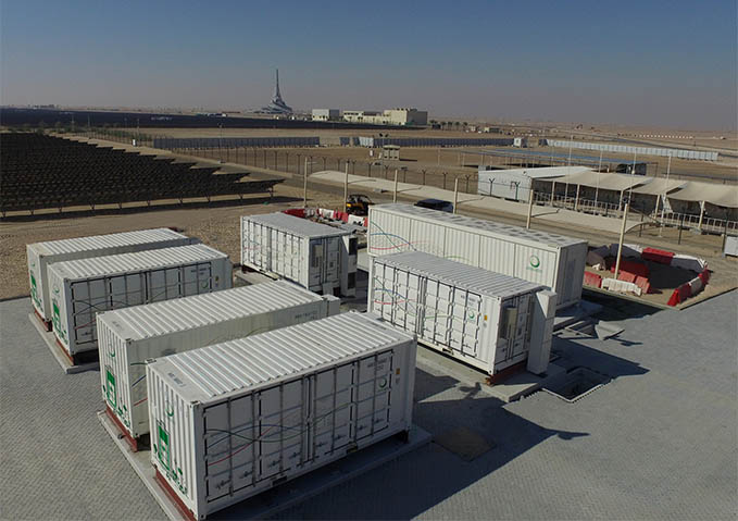 هيئة كهرباء ومياه دبي تختبر أنظمة (NAS) لتخزين الطاقة في مجمع محمد بن راشد آل مكتوم للطاقة الشمسية، بالتعاون مع "أمبلكس الإمارات"