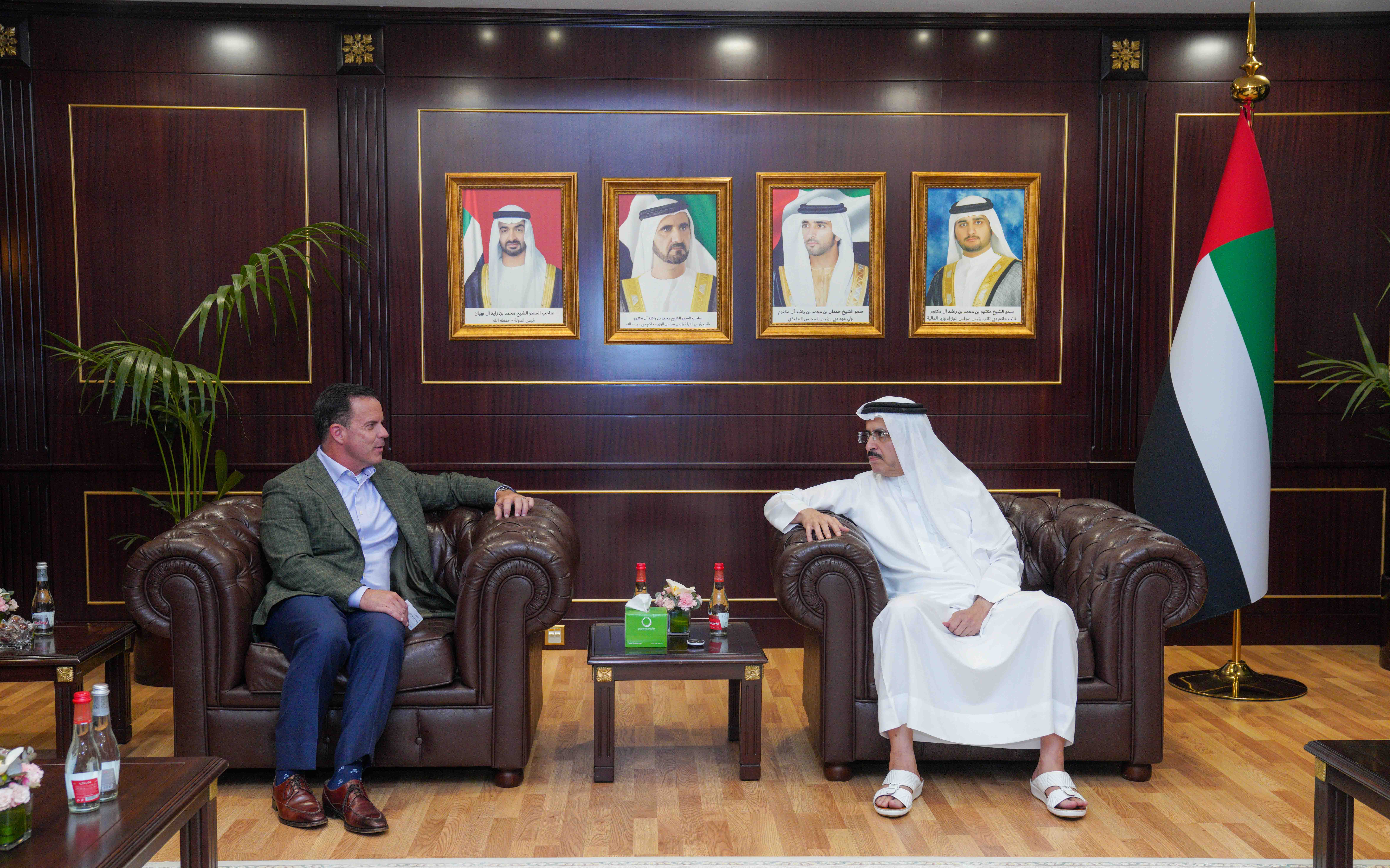 معالي سعيد محمد الطاير يستقبل رئيس مجلس نواب ولاية يوتا الأمريكية على رأس وفد اللجنة الموحدة للفرص الاقتصادية التابعة لمجلس شيوخ الولاية 