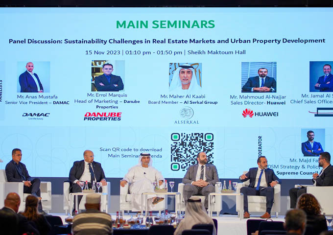 اليوم الثاني من "ويتيكس ودبي للطاقة الشمسية" 2023 يشهد إقامة 44 جلسة وندوة متخصصة