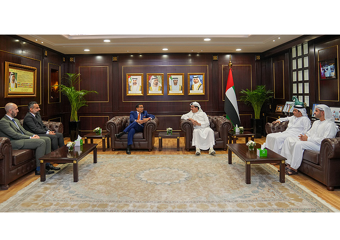 معالي سعيد محمد الطاير يبحث تعزيز التعاون مع رئيس معهد أبحاث الطاقة الكهربائية الأمريكي