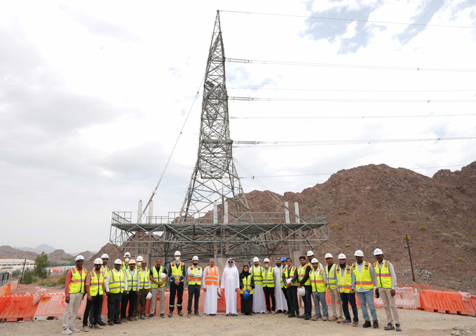 معالي سعيد محمد الطاير يتفقد مشاريع البنية التحتية للكهرباء في حتا