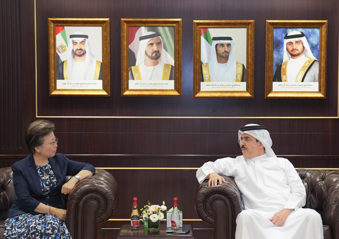 معالي سعيد الطاير يناقش سبل تعزيز التعاون مع قنصل الصين في دبي والإمارات الشمالية