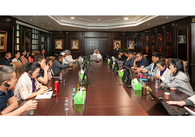 معالي سعيد محمد الطاير يستقبل وفداً من كلية بنك الشعب الصيني للعلوم المالية التابعة لجامعة تشينغهوا الصينية 