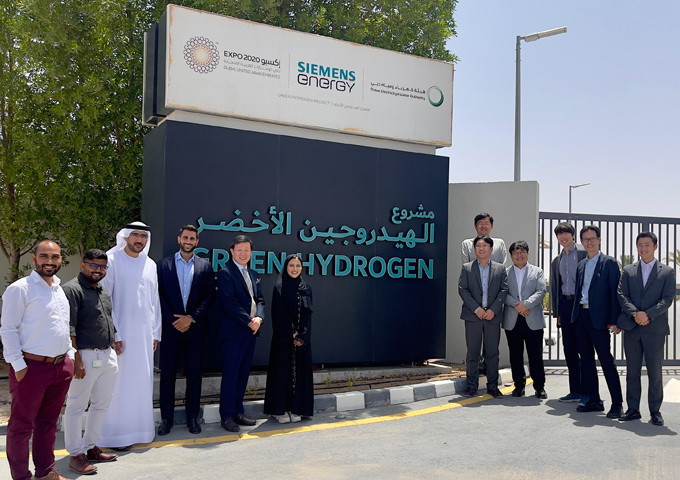 South Korean delegation learns about DEWA's experience in implementing renewable and clean energy projects 
