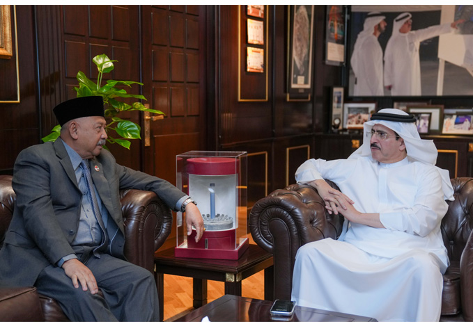 معالي سعيد محمد الطاير يُسلّط الضوء على أفضل ممارسات هيئة كهرباء ومياه دبي في الطاقة النظيفة