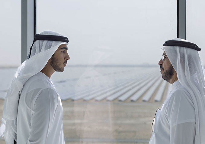 محمد بن راشد بن محمد بن راشد آل مكتوم يزور "مجمع محمد بن راشد آل مكتوم للطاقة الشمسية"