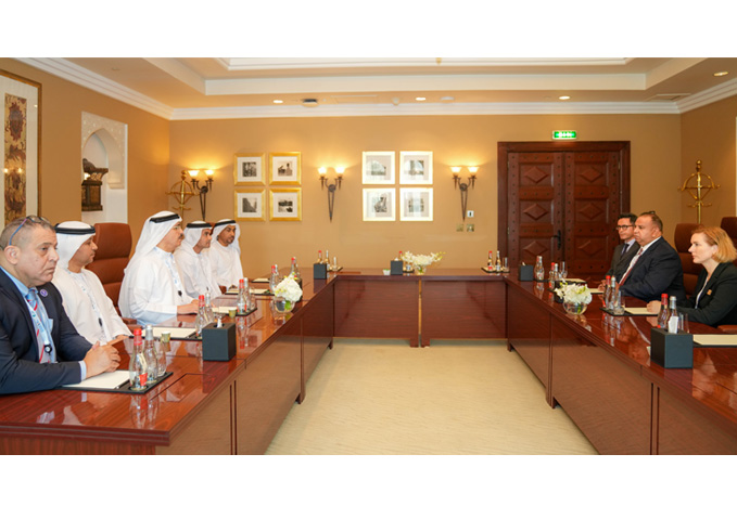 معالي سعيد محمد الطاير يلتقي رئيس معهد إدارة المشاريع لتعزيز مبادرات التميز في إدارة المشاريع والاستدامة