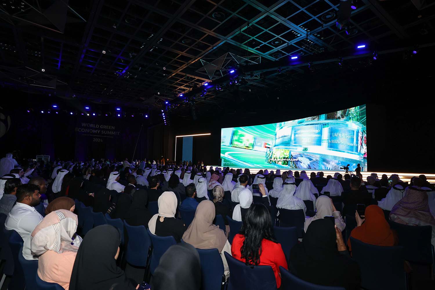 القمة العالمية للاقتصاد الأخضر 2025 تسلّط الضوء على أهمية تسريع اعتماد الطاقة النظيفة والمتجددة عالمياً