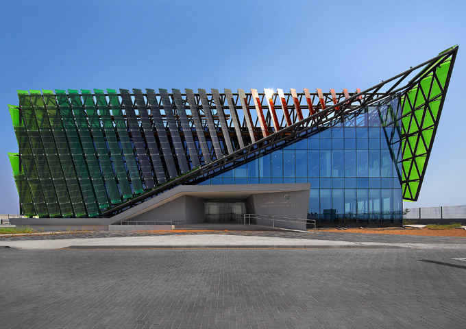 باحثون في مركز البحوث والتطوير التابع لهيئة كهرباء ومياه دبي: المركز مكان مثالي لصقل القدرات البحثية للكفاءات الوطنية