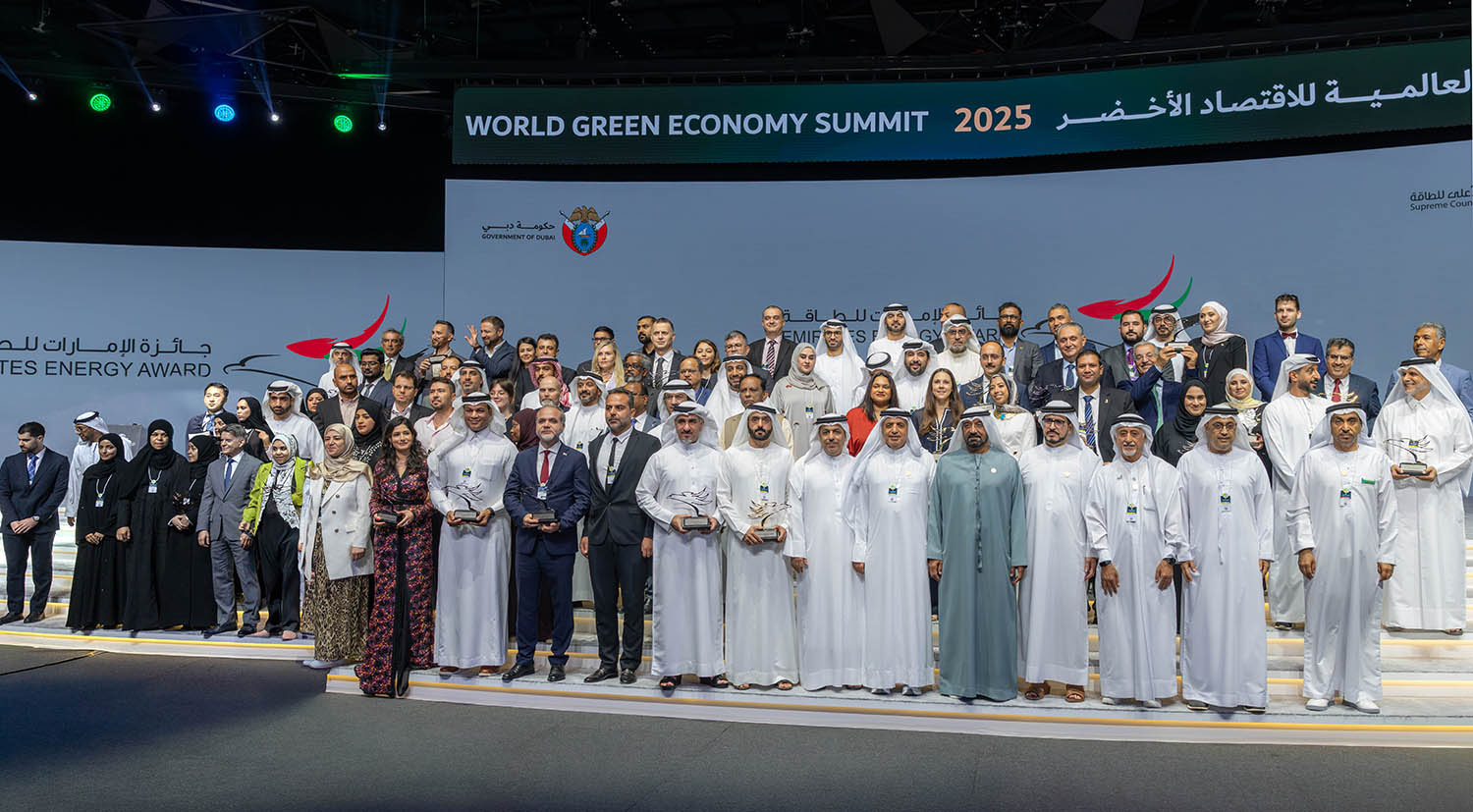 250 مرشحاً من 24 دولة تنافسوا على الفئات العشرة للجائزة أحمد بن سعيد يكرّم33  فائزاً بالدورة الخامسة من جائزة الإمارات للطاقة