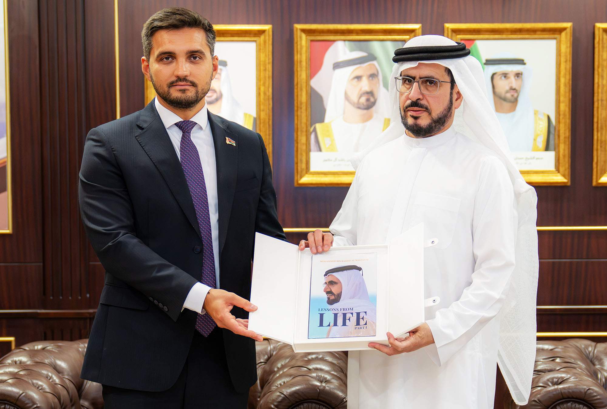 معالي سعيد محمد الطاير وقنصل عام جمهورية بيلاروسيا يبحثان سُبل التعاون في الطاقة المتجددة والعلاقات الثنائية